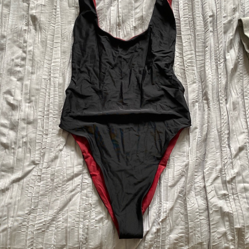 Aerie reversible one piece. Black/maroon.